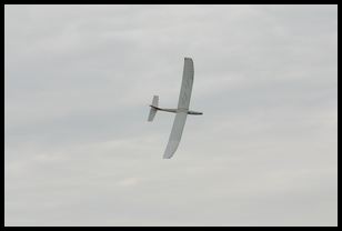 ghetto glider in flight (note the covering job on the left wingtip)