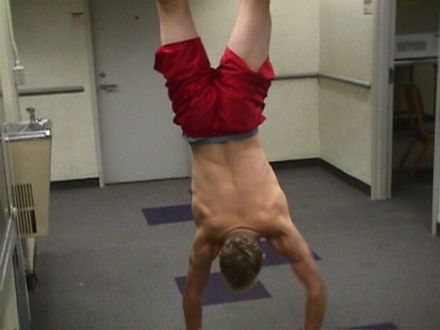 Ack on handstand