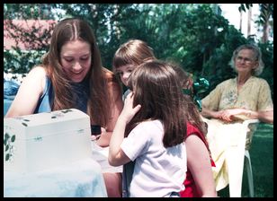 ashley reads card to kids 2