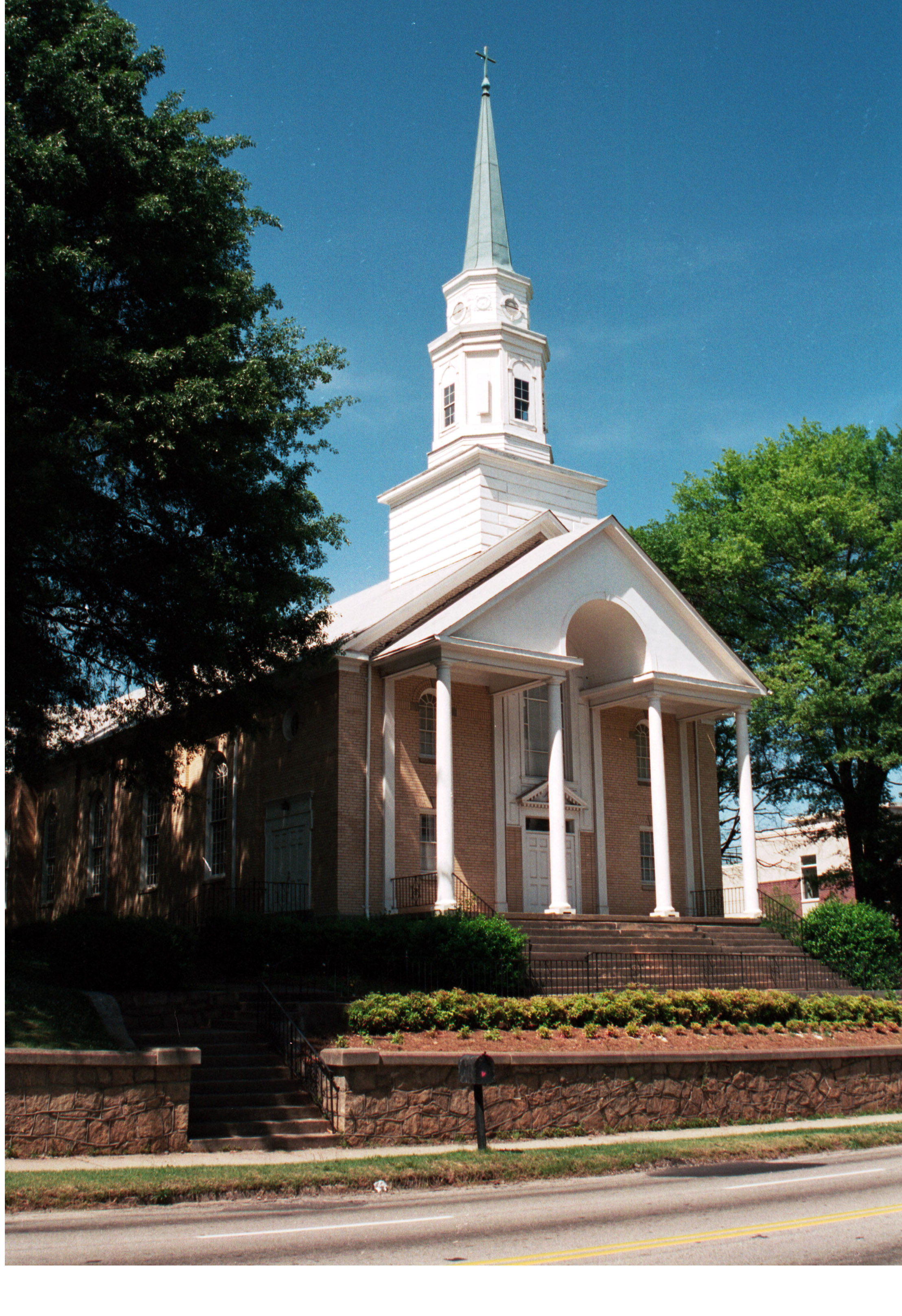 10th street church with cell site