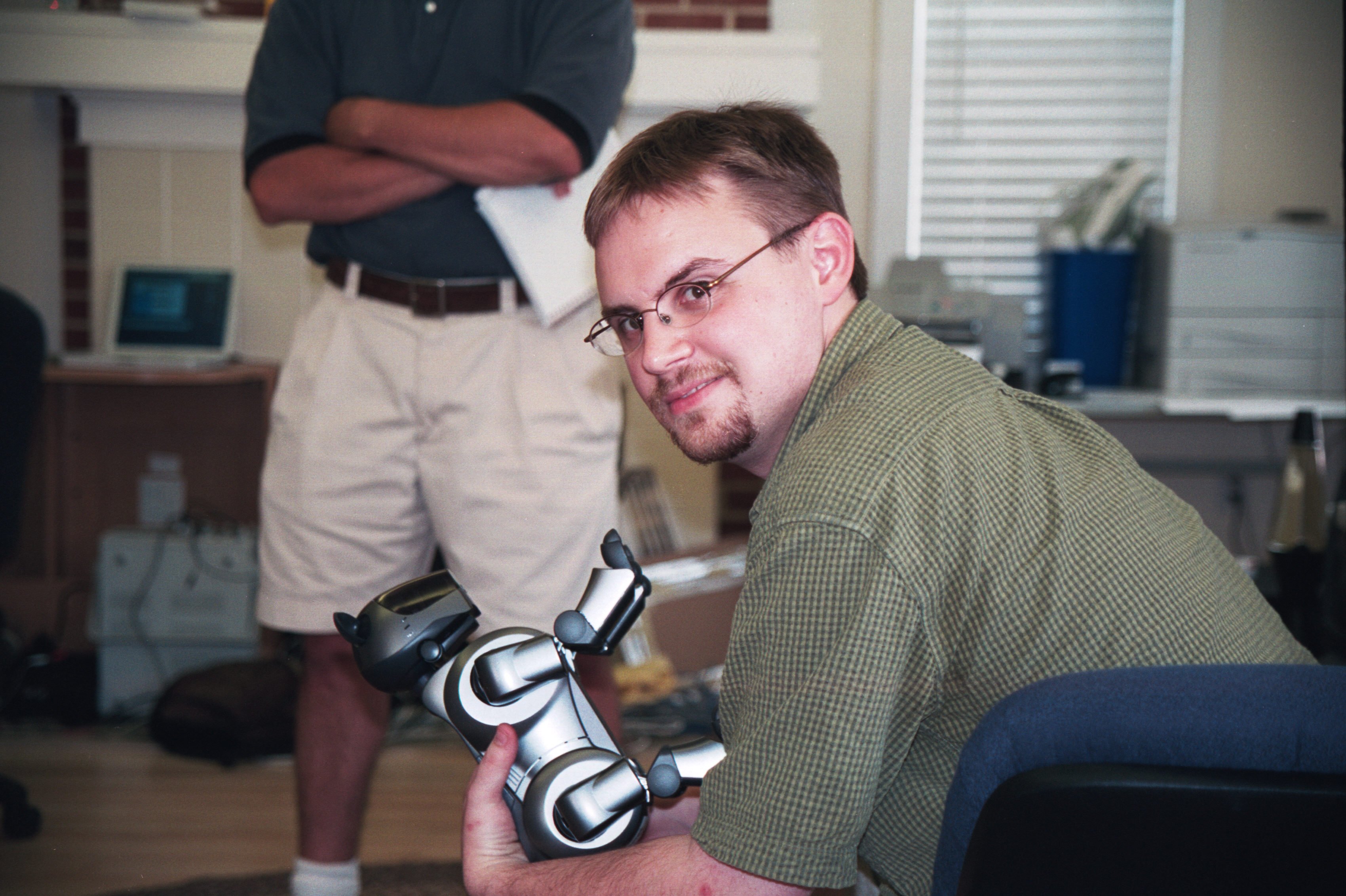 thomas plays with aibo