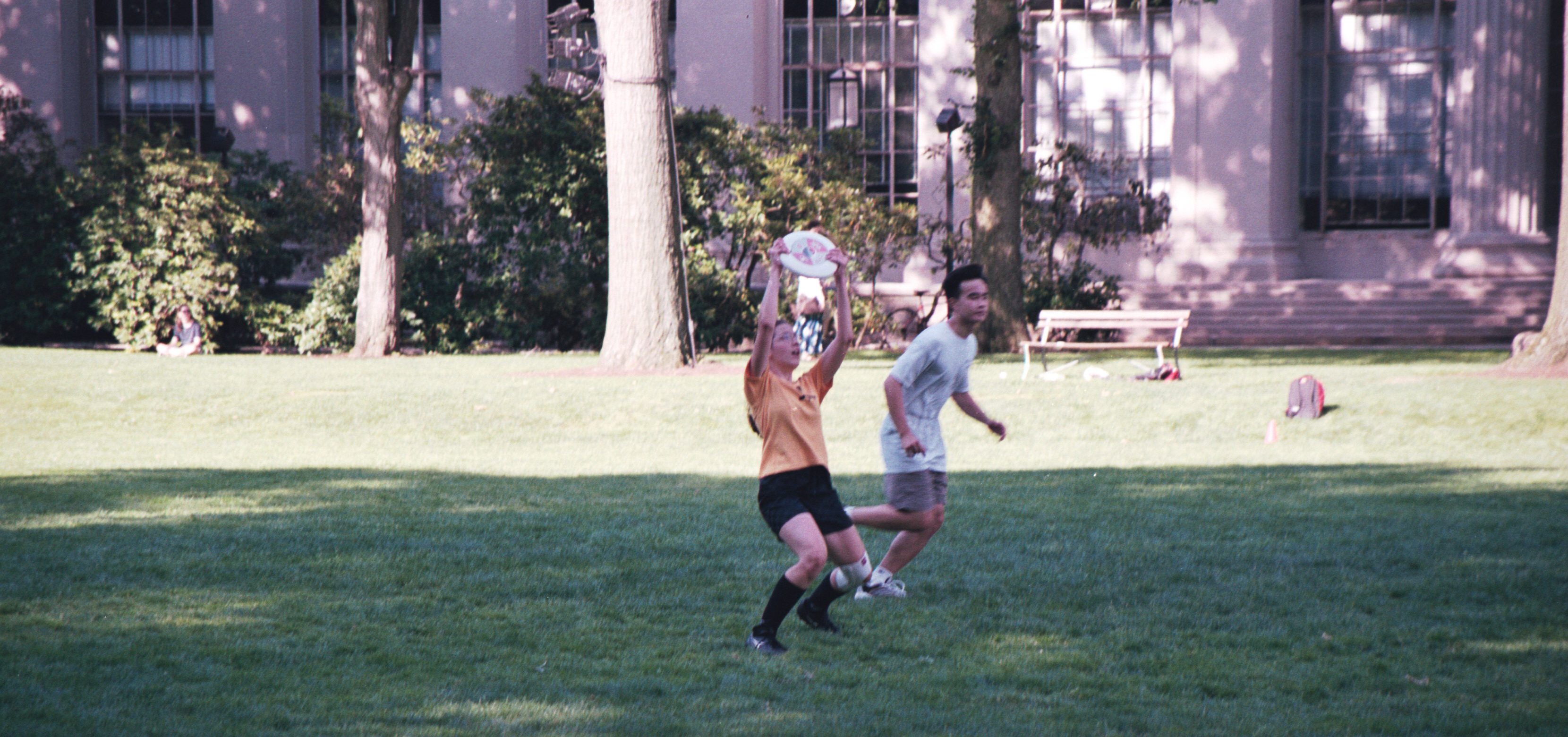 break the frisbee