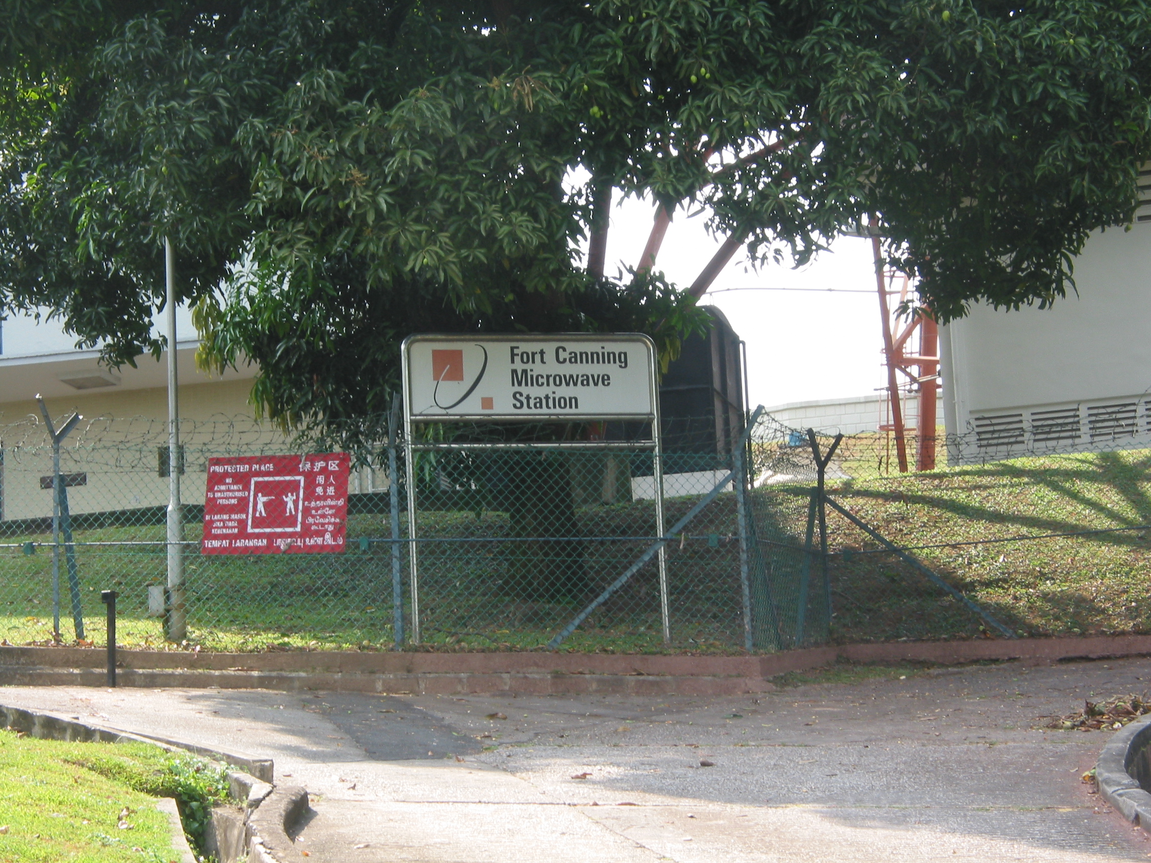 Fort Canning microwave station