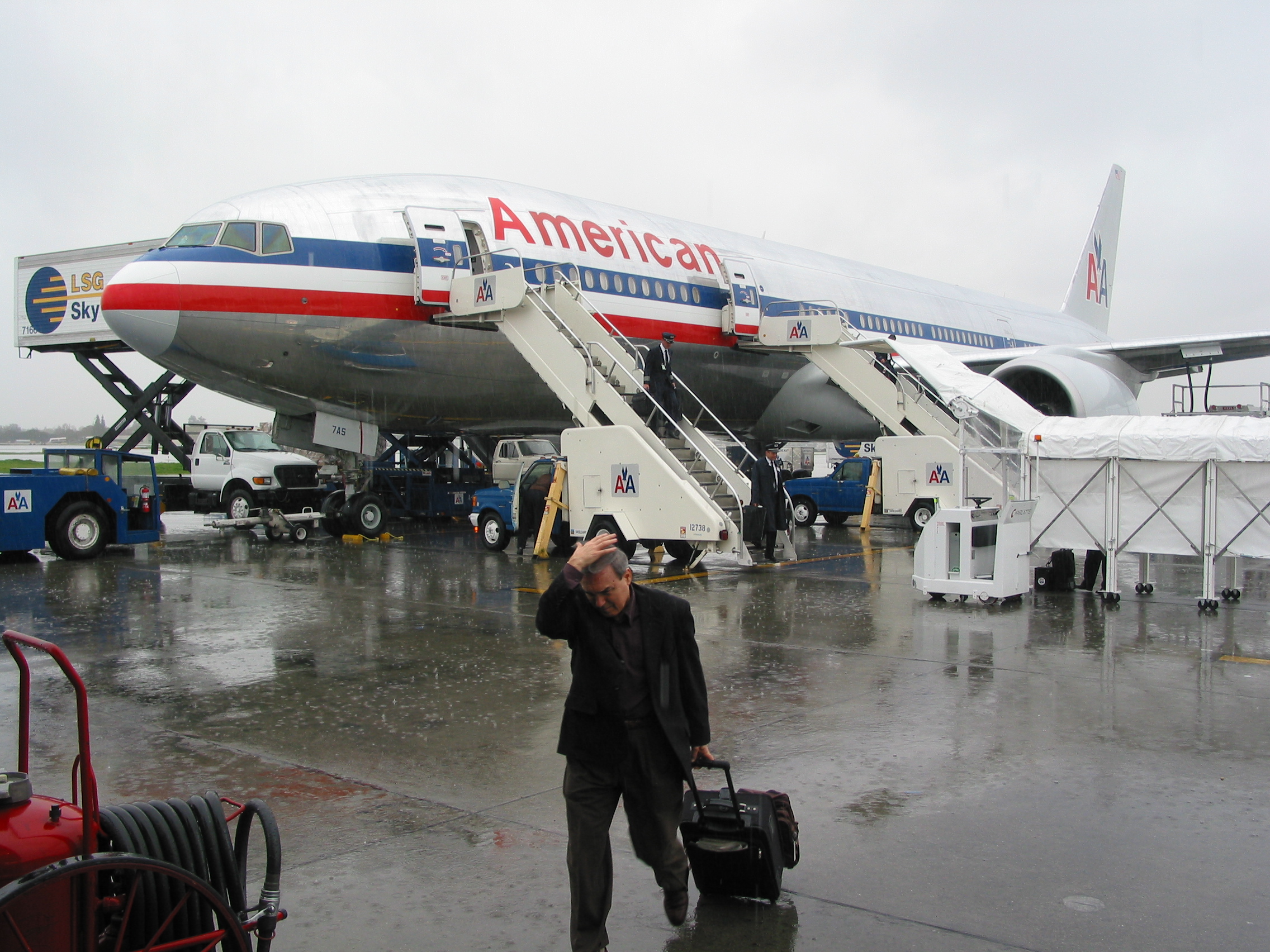 crappy San Jose airport international arrivals in the rain