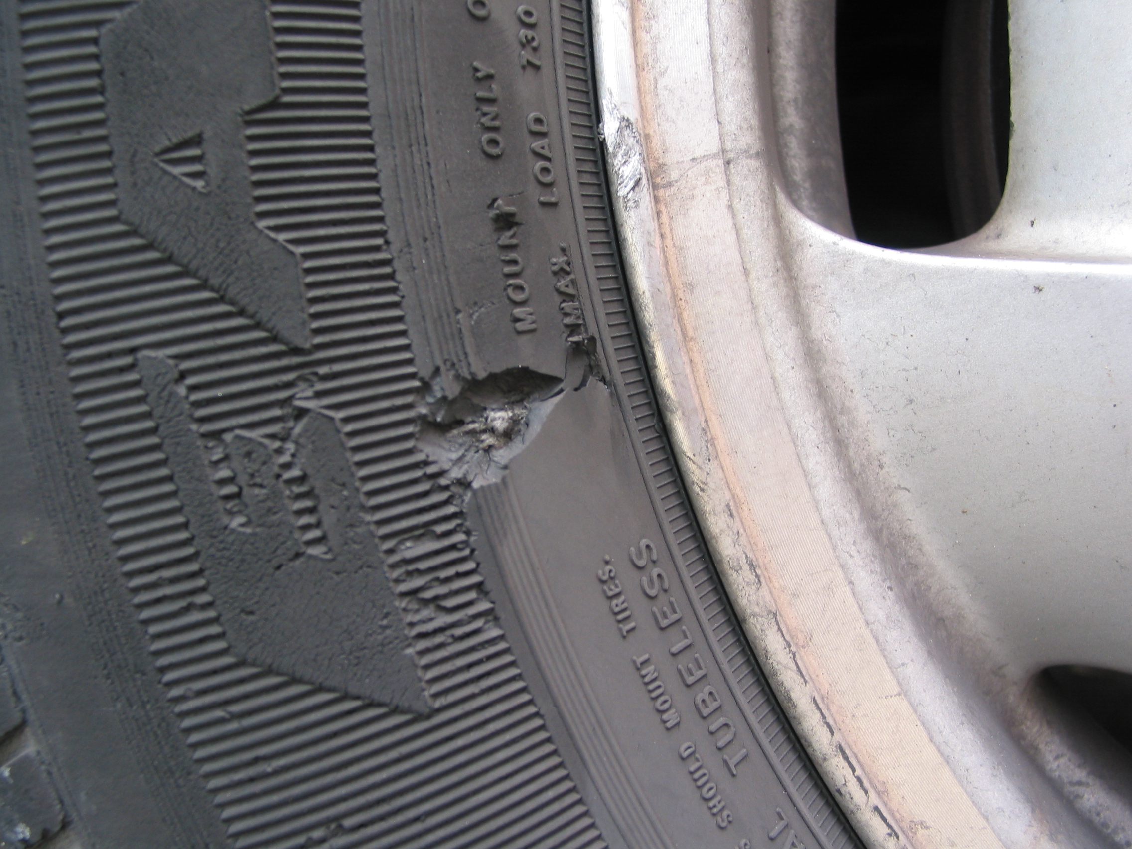 closer view of tire gouge