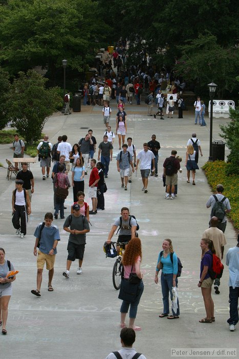 Skiles walkway at lunchtime