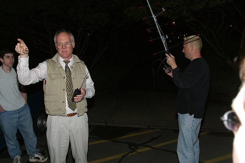 Bob Bruninga giving a demonstration of satellite APRS to onlookers