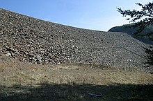 Carter's Dam slope, with some fliers barely visible on the lip (and the downed Zagi that I was retrieving in front of me)