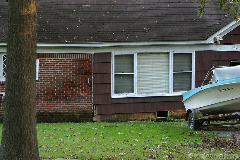 it's hard to tell, but one half of the house is definitely sinking at a different rate than the other half