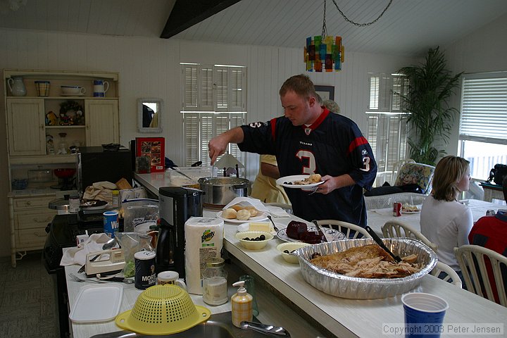 Tray getting some mashed potatoes