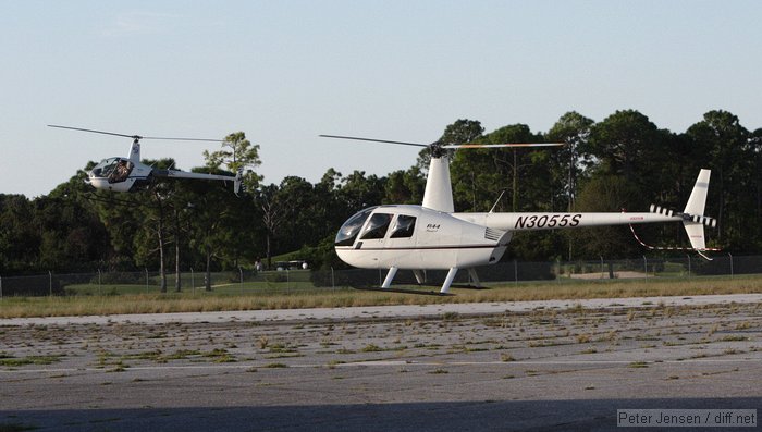 R22 does an auto while the R44 waits