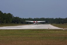 N20443 landing at 2RR