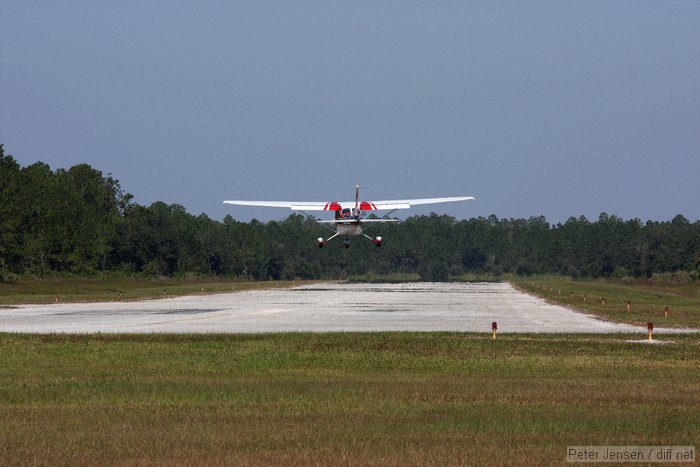 N20443 landing at 2RR