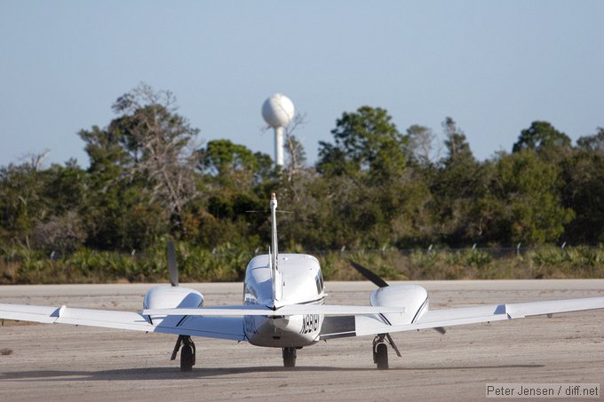 Twin Comanche N8818Y