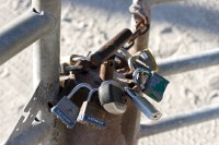 novel lock chaining mechanism - looks hand-crafted