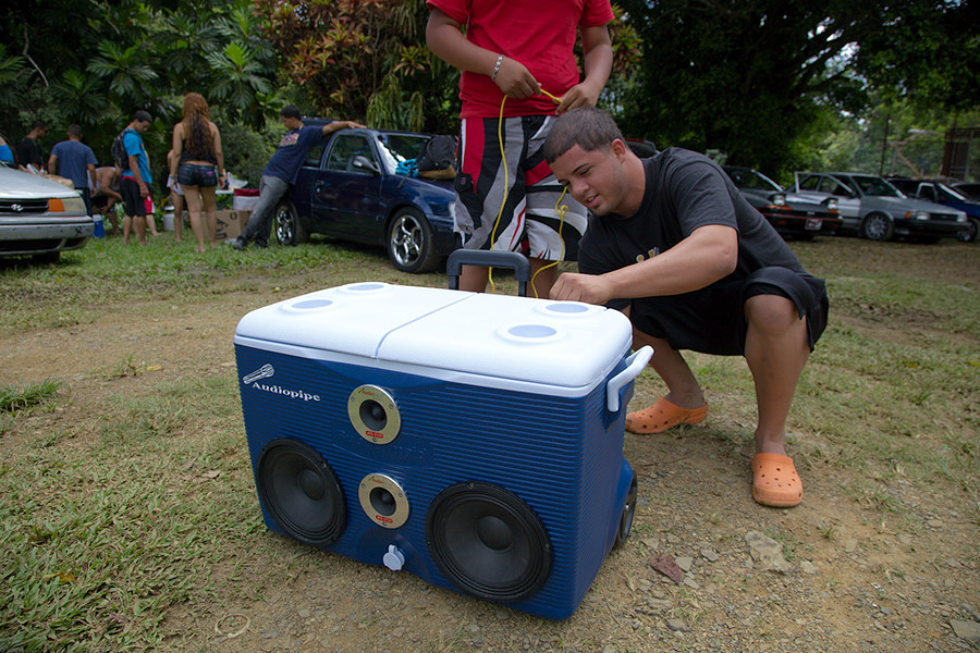 Awesome integrated cooler stereo.