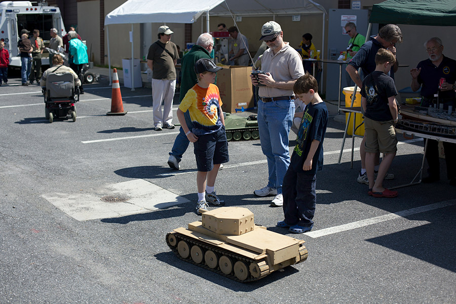 RC tank with (unloaded) 40-paintball capacity