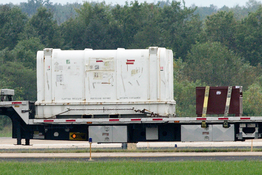 CAUTION RELEASE PRESSURE BEFORE OPENING CONTAINER