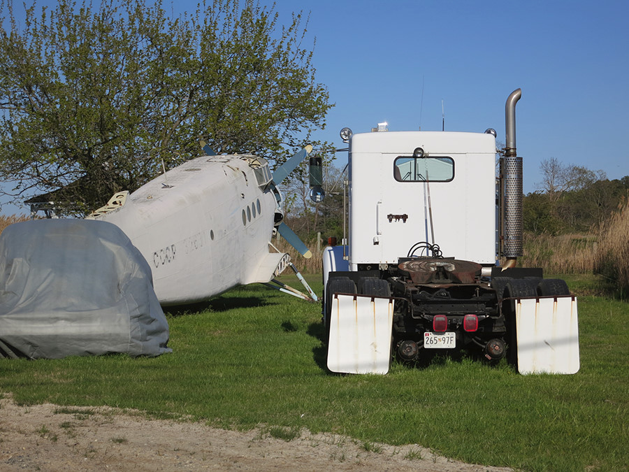 passed this crazy thing while driving the backroads of Kent Island