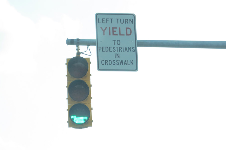 an interesting partial failure of a traffic light - from a distance this looked a bit like a green arrow, but opposite traffic was definitely not stopped!