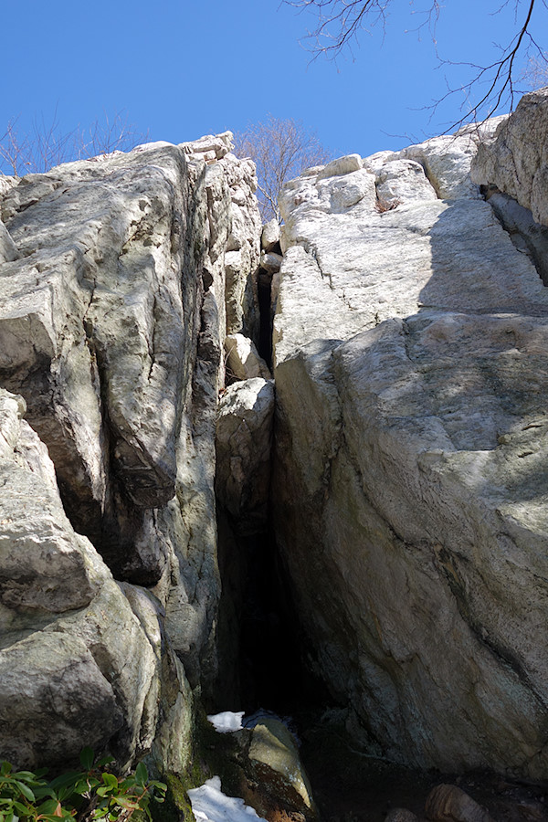 L-R: Sign of Zorro (5.5 corner), Nasty Crack (5.9 outside let face of chimney), Chimney, Bolt Left (5.6+), Bolt Right (5.9)