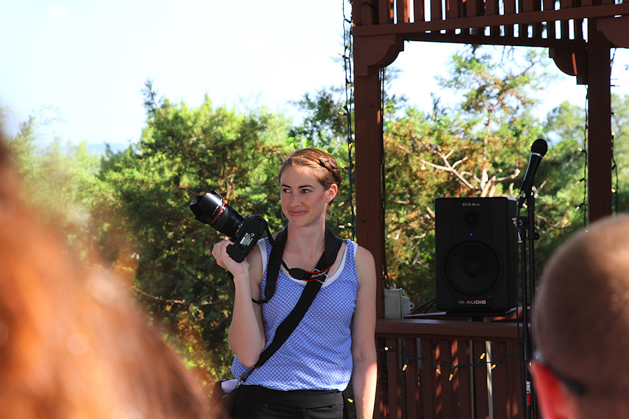 wedding photographer rocking the canon 35/1.4 lens