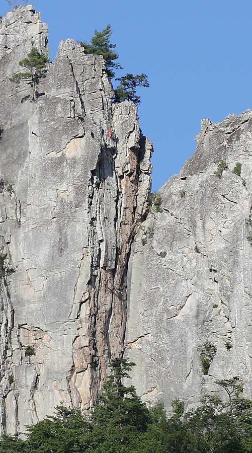 climbers on the Face of 1000 Pitons, probably on Marshall's Madness