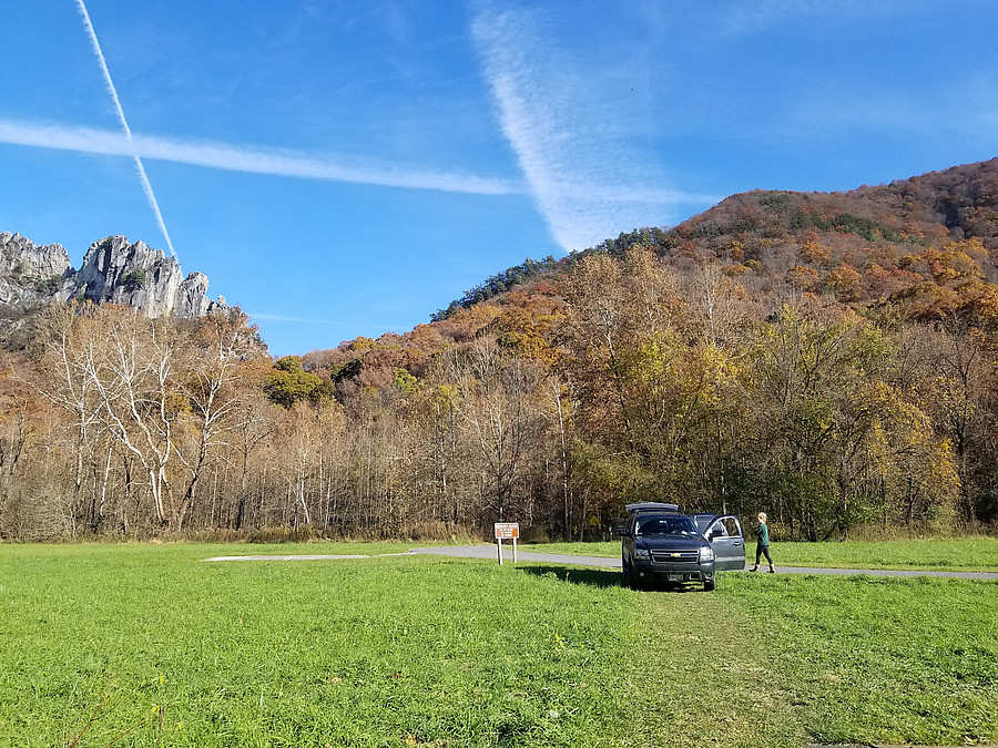 beautiful photo showing a somber scene - in the back of this vehicle was an injured climber waiting for evac (luckily now okay)